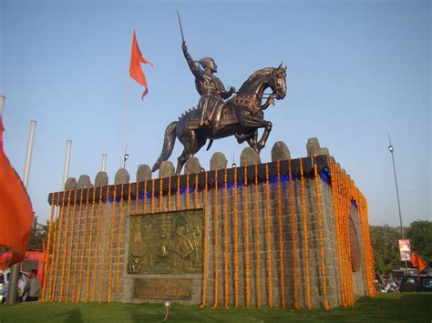 Brown Oxidized Chhatrapati Shivaji Maharaj Statue, For Exterior Decor ...