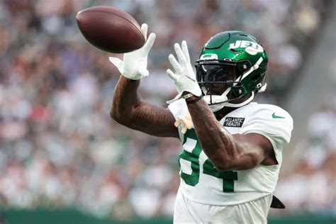 Jets WR Corey Davis ready to lead as captain, top wide receiver - Sports Illustrated New York ...