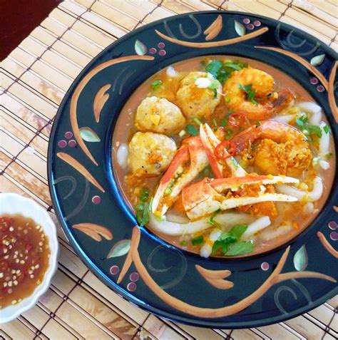 The Spices Of Life . . .: Bánh Canh Cua Tôm (Crab and Shrimp Tapioca Noodle Soup)