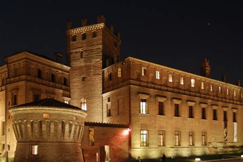 ''Notturno con castello'' - Carpi | Viaggiare in italia, Castello, Italia