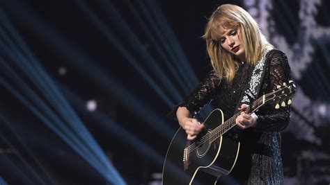 Taylor Swift gives surprise performance at Nashville’s Bluebird Cafe ...