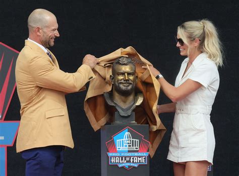 Joe Thomas will receive his Hall of Fame Ring of Excellence at a Browns game this season ...