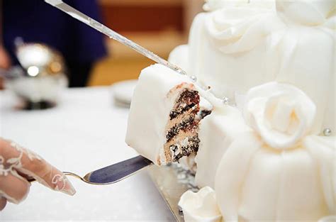 IS CAKE CUTTING A MUST?