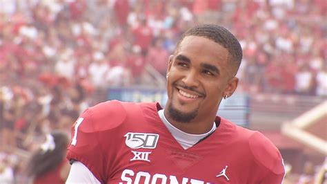 Jalen Hurts Biography, Age, Weight, Height, Friend, Like, Affairs ...