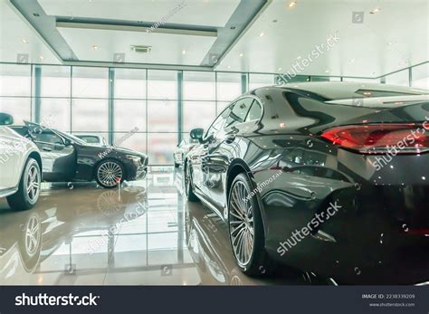 New Car Car Dealership Showroom Stock Photo 2238339209 | Shutterstock