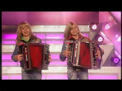 Die Twinnies - Peinlich (Die neuen Sommerhit von Die Twinnies !) - YouTube