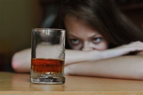 Alcoholic Dementia Symptoms And The 3 Stages | First Class Alcohol Addiction Treatment And ...