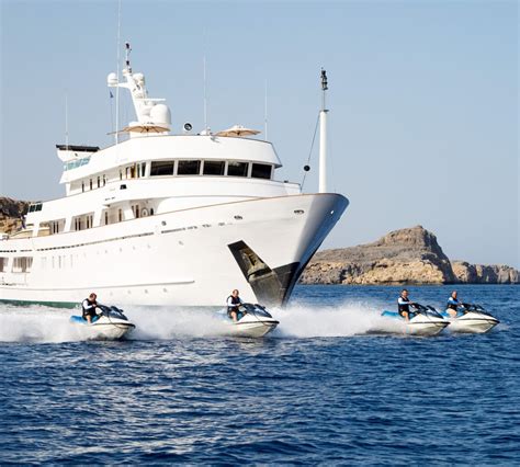 See The Entire List of Luxury Yachts 61m (200 ft) In Length | CharterWorld