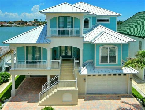 32 Popular Beach House Exterior Colors Ideas | Beach house exterior, Beach house colors, Dream ...