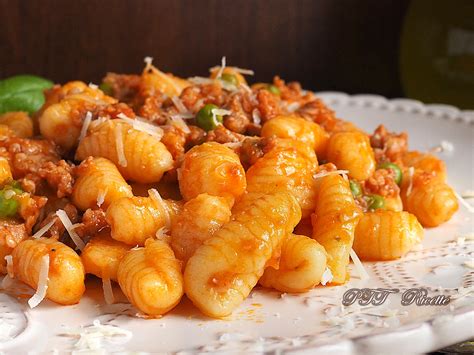 Gnocchetti sardi con sugo di salsiccia - PTT Ricette