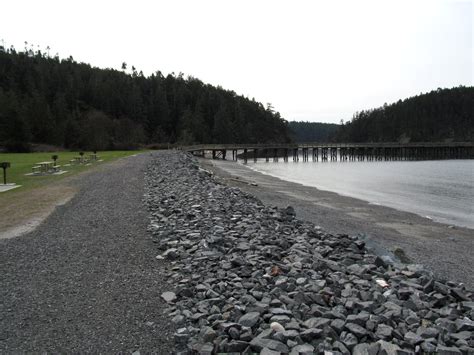 Gravel Beach: Bowman Bay