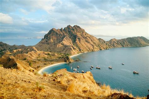 WHAT TO PACK: LABUAN BAJO, KOMODO ISLAND - Olivia Lazuardy