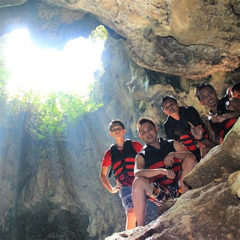 Cave Tubing di Sungai Bawah Tanah Gua Pindul