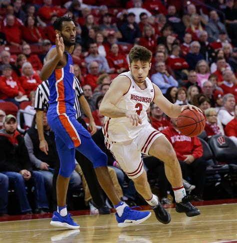 Former Wisconsin Badgers basketball player Walt McGrory has died of cancer