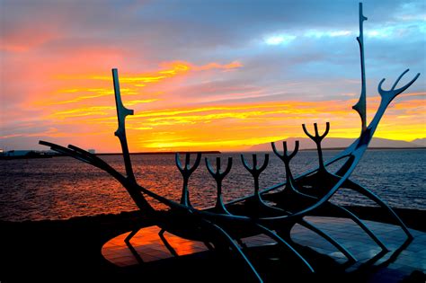 Reykjavik sunset during summer solstice at 1:30am. An amazing place. : r/travel