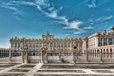 Palacio Real de Madrid Skip-the-Line Guided Tour| Paris Private Tours ...