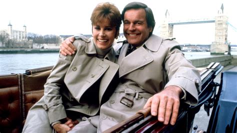 'Hart to Hart' Stars Robert Wagner & Stefanie Powers Share Special Reunion