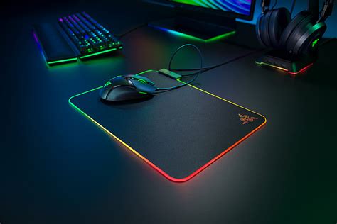 Razer Firefly V2 Hard Surface Gaming Mouse Pad with Chroma RGB Lighting ...