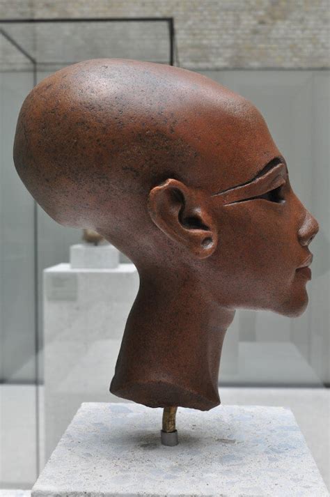 Nefertiti Bust in Berlin (Neues Museum) - Art & History | Berlin poche