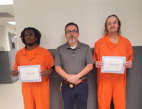 Pair of Boyle County inmates awarded for saving fellow inmate’s life | FOX 56 News