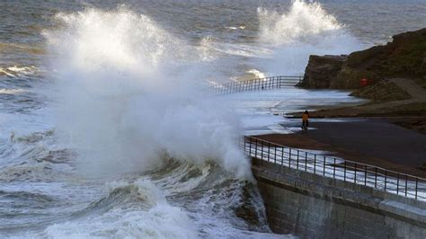 UK weather: Amber warnings issued for parts of England as ‘nasty’ Storm ...