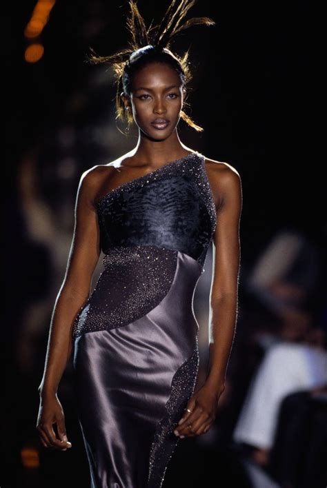 Naomi Campbell’s Most Iconic ‘90s Catwalk Moments - Runway Versace ...