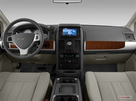 2008 Chrysler Town & Country: 11 Interior Photos | U.S. News