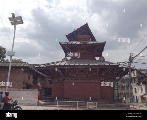 Earthquake Kathmandu Nepal Damaged Buildings Stock Photo - Alamy