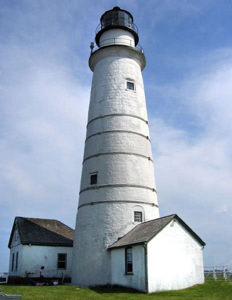 Tour America's History: Avery Point Lighthouse