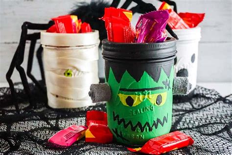 Easy Halloween Mason Jar Crafts