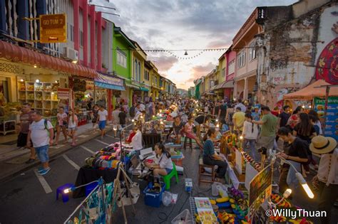 Phuket Walking Street - Le Marché de Rue du Dimanche a Phuket Town - PHUKET 101