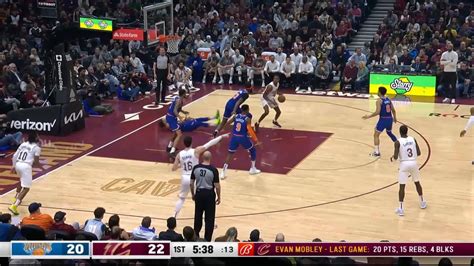 Darius Garland with a dunk vs the New York Knicks - Yahoo Sports