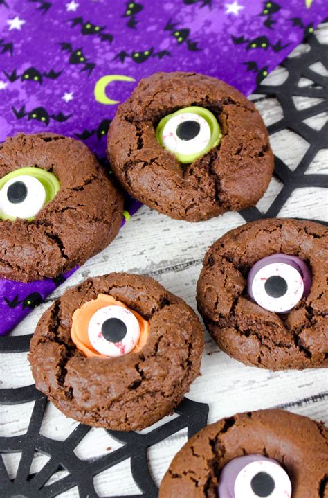 Monster Eye Cookies for Halloween - Mommy Musings