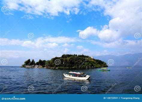 The Scenery of Lakeside of Erhai Lake Editorial Photo - Image of clear ...