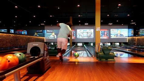 Main Event Bowling at Pointe Orlando - YouTube