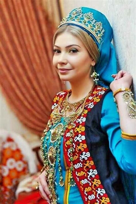 Turkmen beauty in traditional dress, Turkmenistan. | Fotografia di ...