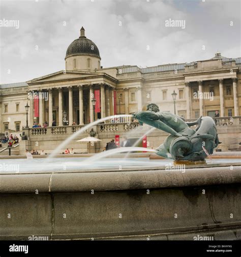 fountains trafalgar square london Stock Photo - Alamy