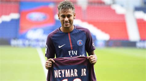 Neymar Jr holding his PSG jersey | Neymar Jr - Brazil and PSG - 2022