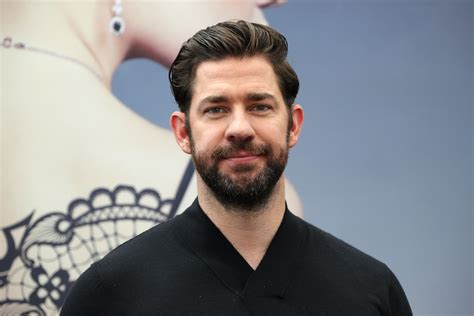 John Krasinski does push-ups for veterans - The Boston Globe