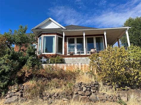 Klamath Falls, OR Real Estate - Klamath Falls Homes for Sale | realtor.com®