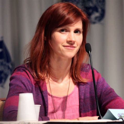 Julie McNiven - Wikipedia