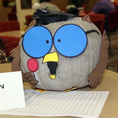 Tootsie Pop Owl | Tootsie roll owl, Pumpkin decorating contest, Pumpkin decorating