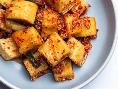 Kkakdugi (Radish Kimchi) Recipe