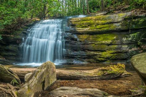 15 Best North Georgia Waterfalls You Shouldn't Miss - Southern Trippers