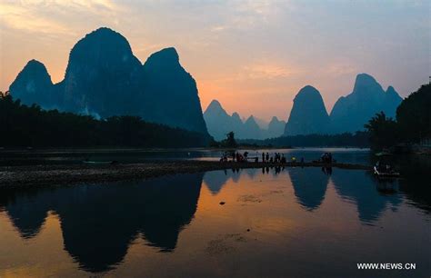 Scenery of Lijiang River in S China's Guilin(1/6)