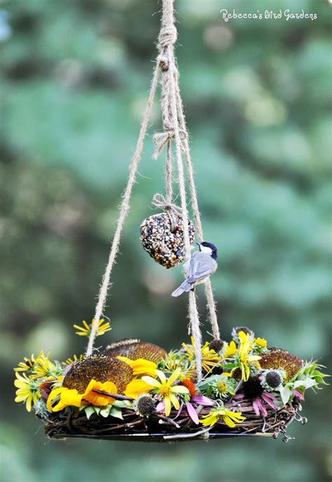 Rebecca's Bird Gardens Blog: DIY Summer Wreath Bird-Feeder