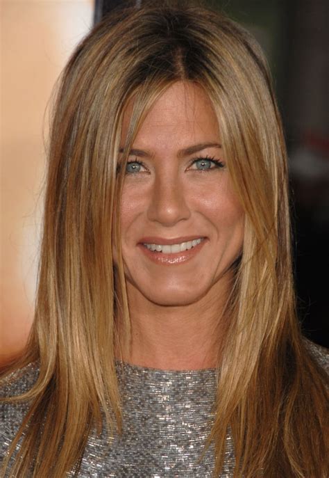 Jennifer Aniston With Dark Blond Hair | Jennifer Aniston's Natural Hair Color | POPSUGAR Beauty ...