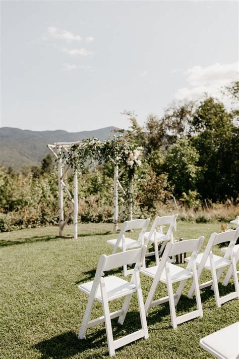 This New Hampshire Wedding Brings Timeless Elegance To the Great Outdoors