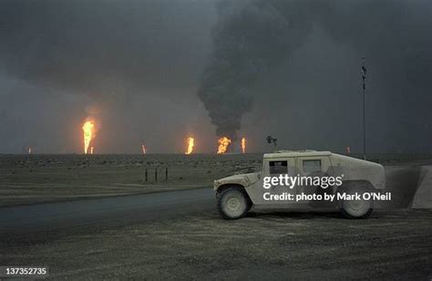 Kuwait Oil Fires Photos and Premium High Res Pictures - Getty Images