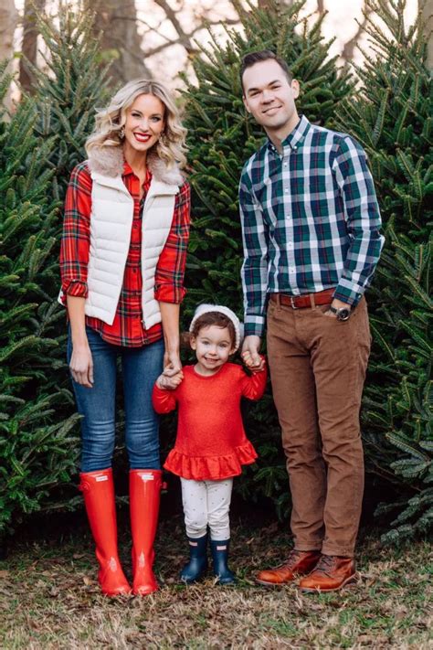 Christmas Tree Farm Photoshoot Outfit Ideas - How8To8